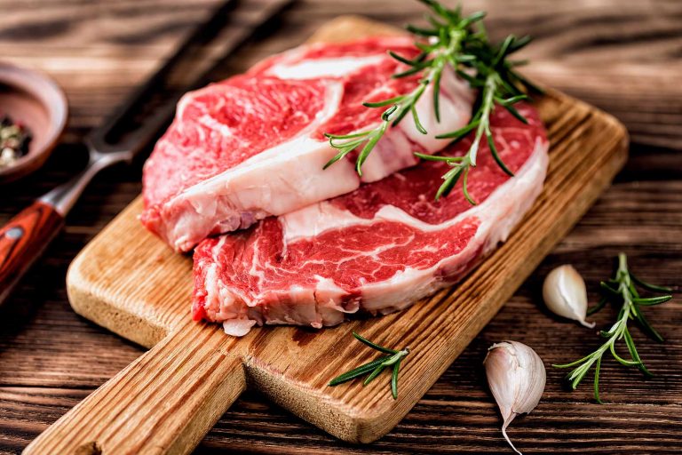 surtido de carnes en marbella y san pedro 768x512